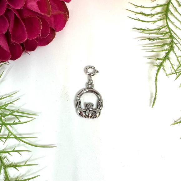 NEW⚜️CLADDAGH Little Silver Pendant/Charm - Picture 1 of 7